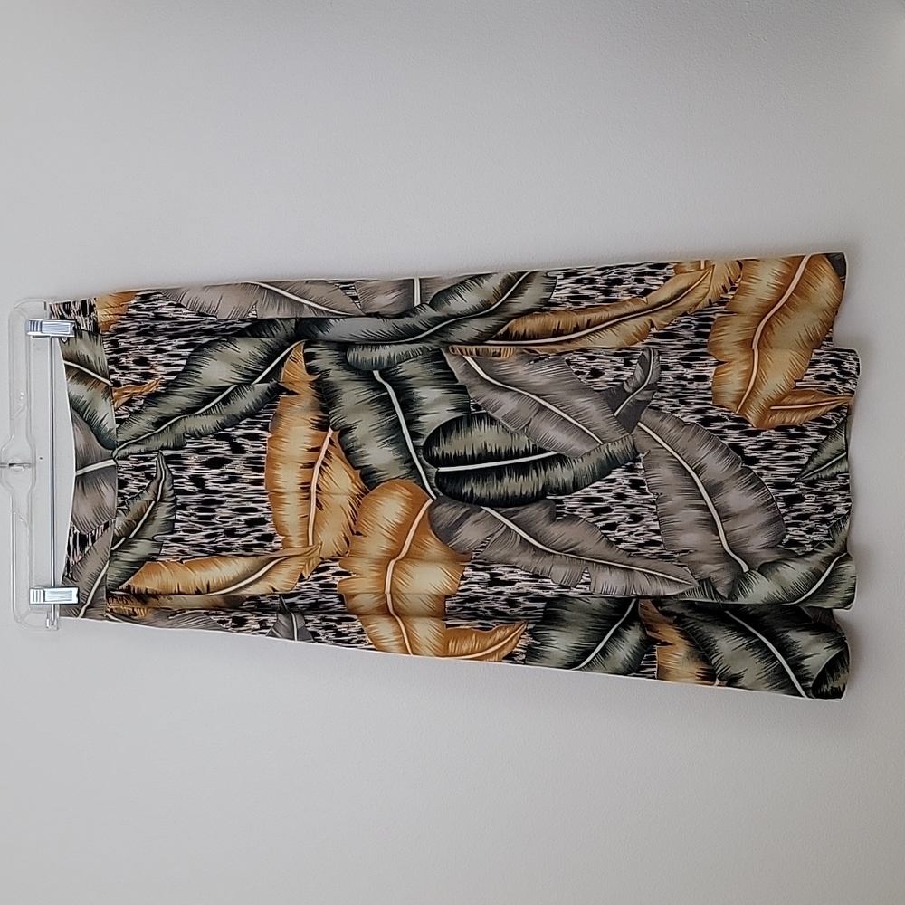 Allure Vintage Gold, Gray & Black Fetathers Print A-Line Skirt S